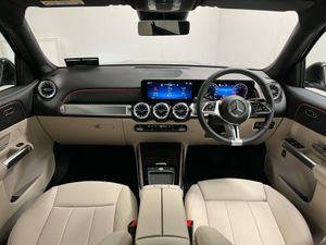 Mercedes-Benz GLB 200 7 Seat Progressive - Revers - Image 4