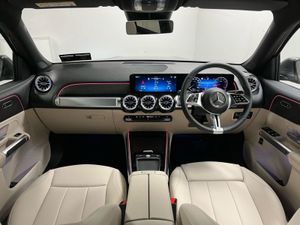 Mercedes-Benz GLB 180 7 Seat Progressive - Revers - Image 4
