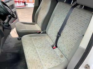 2013 VW TRANSPORTER.  2.0lt DIESEL..5 SPEED. - Image 4