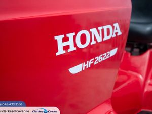 2017 Honda HF2622 ride-on lawnmower - Image 2