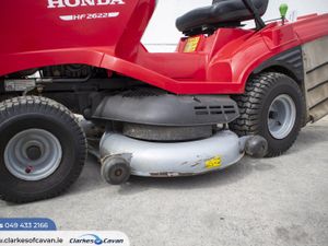2017 Honda HF2622 ride-on lawnmower - Image 4