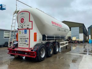Trailer Trailer Spitzer Powder Cement Tanker...ya - Image 4