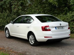 2015 SKODA OCTAVIA AMBITION 1.6 DIESEL - Image 4