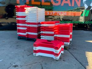 WATER FILLED / FOLDING PEDESTRIAN BARRIERS. - Image 2