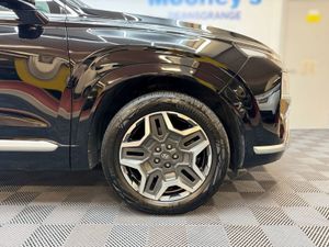 Hyundai Santa Fe Premium  Sunroof 360 Reverse Cam - Image 4