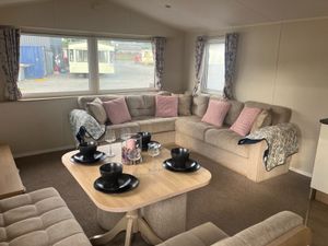 SNAPPED UP. ANOTHER BEAUTIFUL WILLERBY SEASONS - Image 4