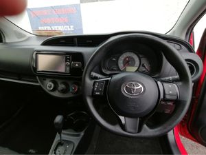 TOYOTA VITZ AUTO - Image 2