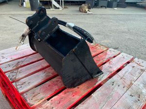 24" MEVA TILTING BUCKET....25mm PINS......218w. - Image 4