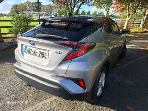 TOYOTA C-HR HYBRID AUTO - Image 4