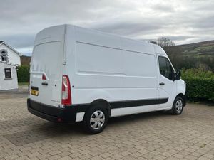 2022 (222 Reg) Renault Master MWB Business+ - Image 4