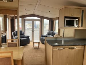 SNAPPED UP. I’M HOT AND I KNOW IT. LOOK AT ME - Image 3