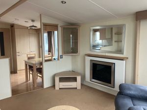 SNAPPED UP. I’M HOT AND I KNOW IT. LOOK AT ME - Image 4