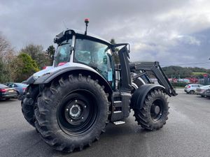 Valtra T 215 Active 💙 EYE CATCHING 💙 - Image 2