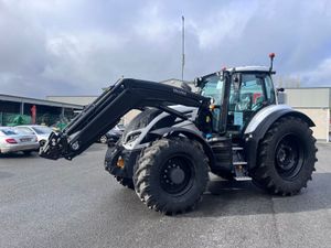Valtra T 215 Active 💙 EYE CATCHING 💙 - Image 4