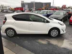 2018 TOYOTA AQUA WHITE AUTO - Image 2