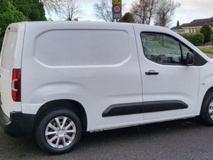 Opel Combo 2020 beautiful van - Image 4