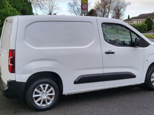 Opel Combo 2020 beautiful van - Image 3