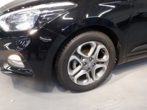 Hyundai i20 Deluxe 1.2l Petrol Hatchback - Image 3