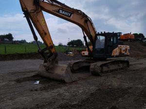 2013 Sany SY235C 25 Ton digger for sale - Image 2