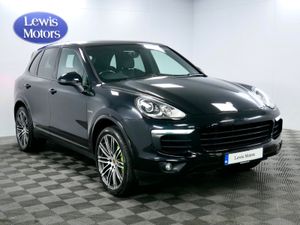 2017 Porsche Cayenne E-Hybrid Platnum Edition - Image 2