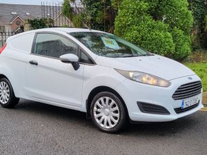Ford Fiesta Van  2014 in mint condition - Image 2