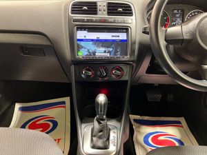 Volkswagen Polo 1.2 TSI Comfortline Automatic. - Image 4