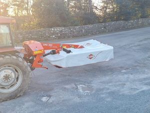 2016 Kuhn GMD 3110 Lift Control Disc Mower - Image 2