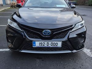 Toyota Camry / 2019 / 2.5 Petrol Hybrid / Auto - Image 2