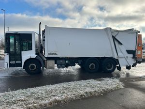 Mercedes Econic Bin Truck - Image 4