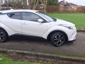 TOYOTA C-HR WITH LEATHER - Image 4