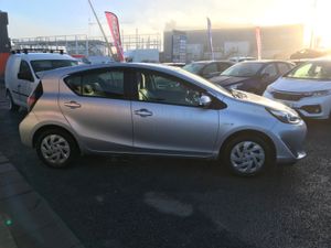 2020  TOYOTA AQUA SILVER AUTO - Image 2