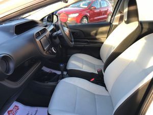 2020  TOYOTA AQUA SILVER AUTO - Image 4
