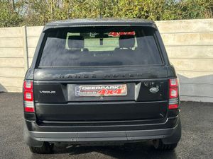 2015 Land Rover Range Rover Vogue SDV6 HSE - Image 3