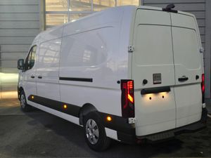 Renault Master Red Edition - Image 4