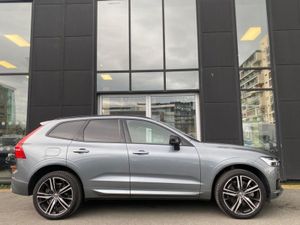 Volvo XC60 T8 R-design Pro Recharge Auto AWD (phe - Image 4