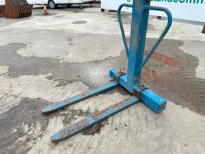 2018 CONQUIP PALLET CRANE FORKS.....725J - Image 2