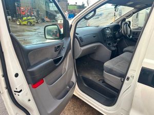 Hyundai H100 I Load Twin Sliding Door Panel Van. - Image 3