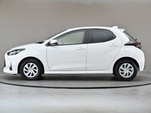 Toyota Yaris 1.5 Petrol Hybrid reverse Cam privac - Image 4