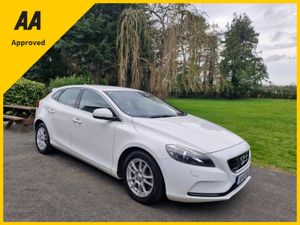 💥2014 Volvo V40💥(AUTO+Warranty+Low KM's) - Image 4