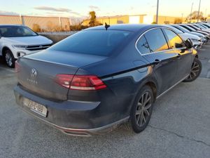 Volkswagen Passat Elegance 2.0 Tdi Manual 6speed - Image 4