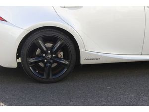 Lexus IS300h Advance - Image 4
