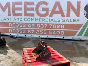 18" MINI DIGGER BUCKET....30mm PINS.....1895. - Image 2