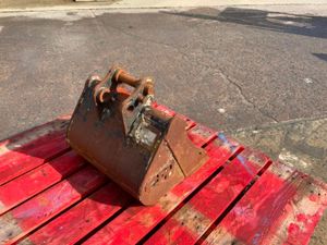 18" MINI DIGGER BUCKET....30mm PINS.....1895. - Image 3