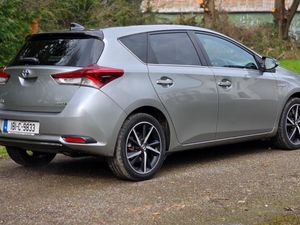 2018 Toyota Auris Hybrid Luna Sport - Image 4