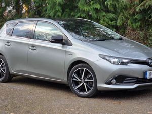 2018 Toyota Auris Hybrid Luna Sport - Image 2