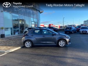 Toyota Yaris HYBRID LUNA - Image 3