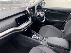Skoda Octavia Ambition Combi 2.0l TDI 115HP Auto - Image 3