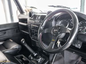 Land Rover Defender 110 2.5 300 TDI 5DR - Image 4