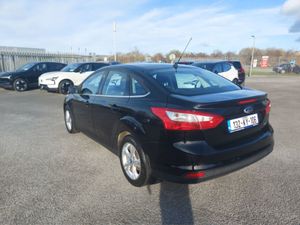 Ford Focus 1.6 Tdci 95ps M6 Zetec 4DR - Image 4