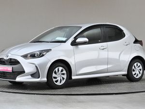 Toyota Yaris 1.5 Petrol Hybrid 2tone Interior hea - Image 4